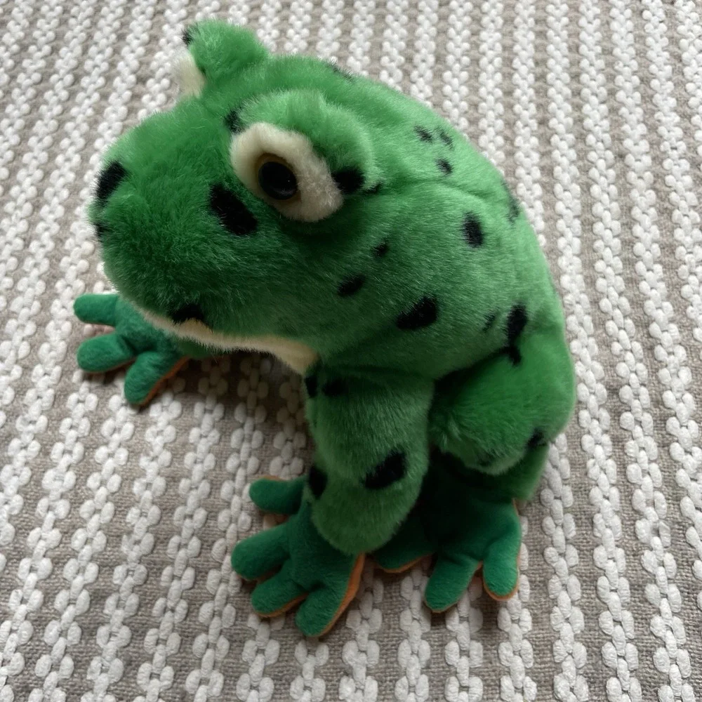 TY Plush Frog Lilypad 2004 Classic Green Bullfrog Stuffed Animal Plush 9